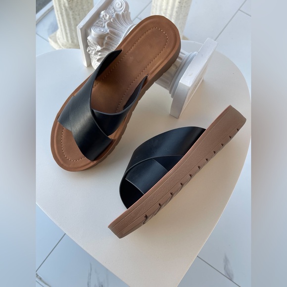 Black sandals - Picture 2 of 2